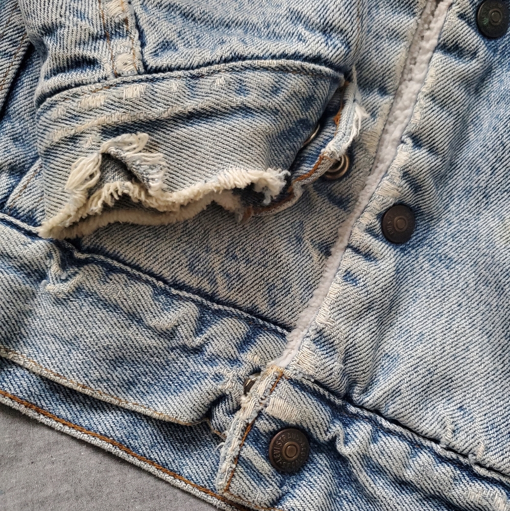 Vintage Levi's sherpa jean jacket - Picture 5 of 7